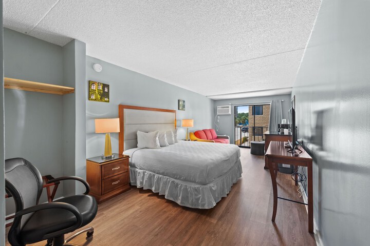 Room 33 of 87