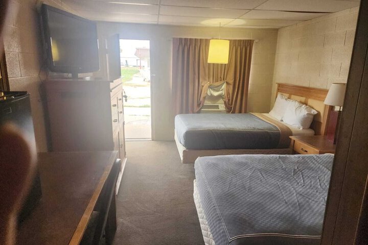 First Inn by OYO Quinter Hwy 70