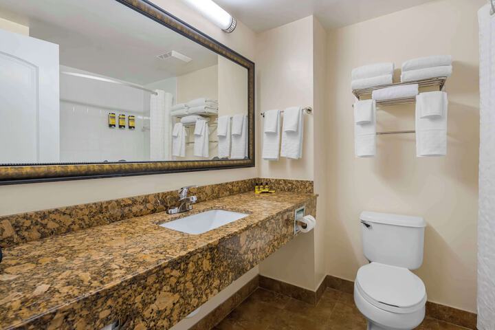 Room 6 of 25