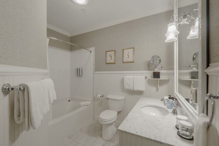 Room 16 of 46