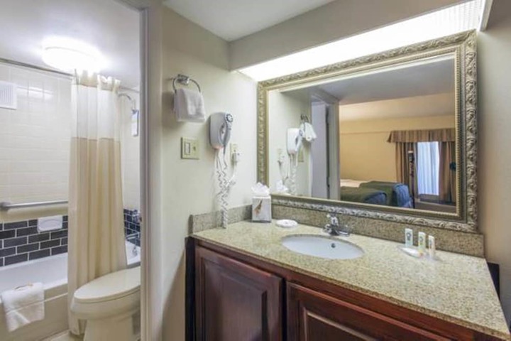 Room 10 of 23