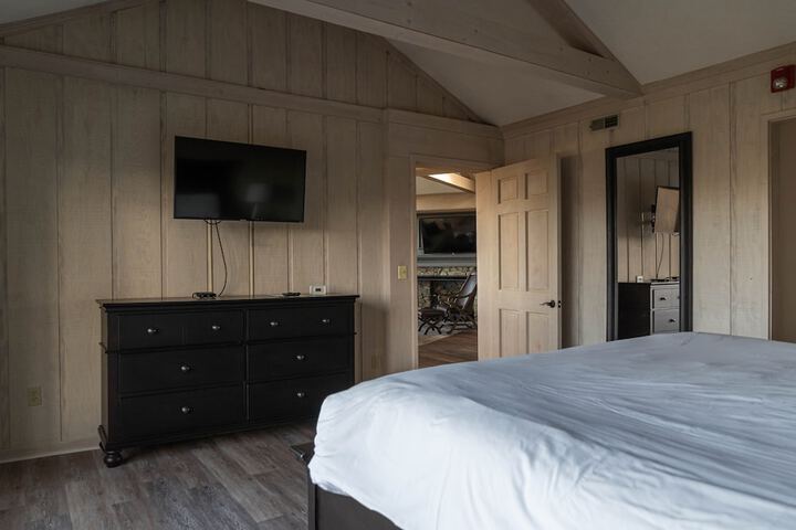 Room 16 of 77