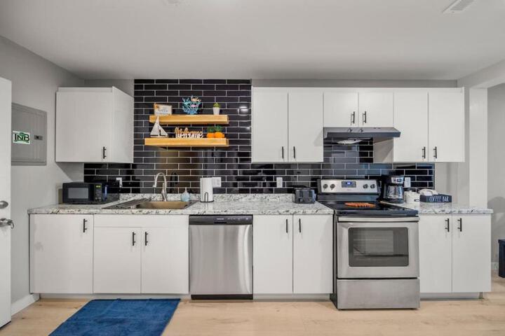 Lakeside Bliss 2BR 1BA with All Modern Comforts