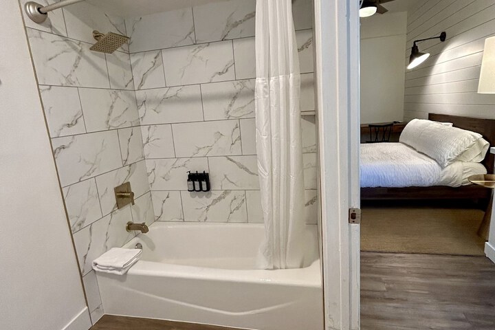 Room 12 of 26