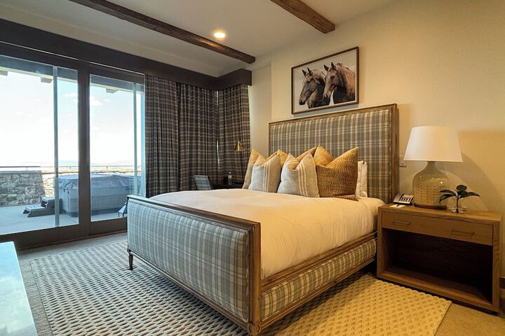 Room 164 of 306
