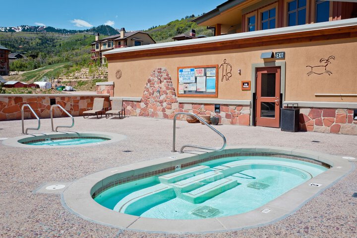 Pool 15 of 261
