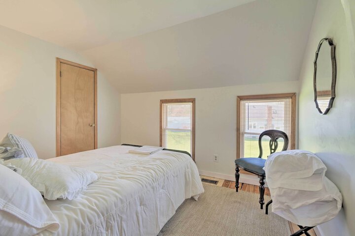 Walk to Beach! Sodus Point Escape w / Private Yard
