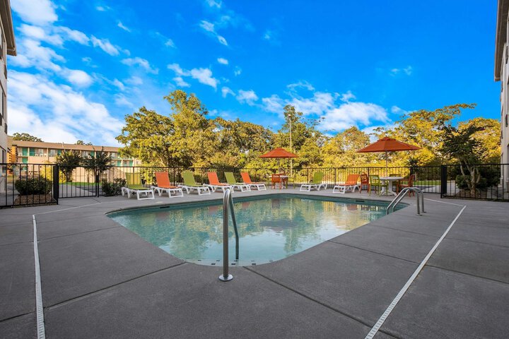Pool 10 of 53