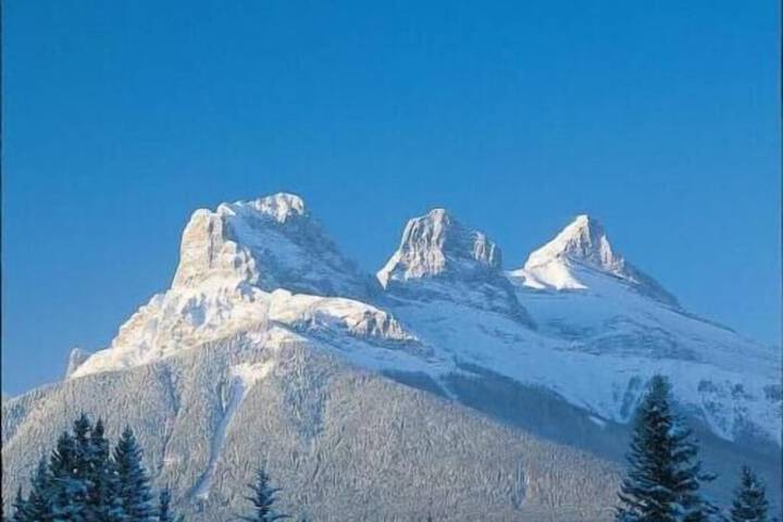 Canmore Inn & Suites