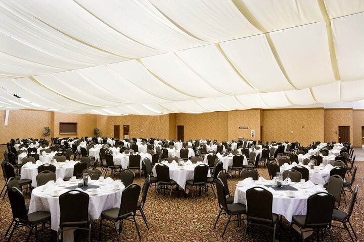 Ballroom/Hall 22 of 35