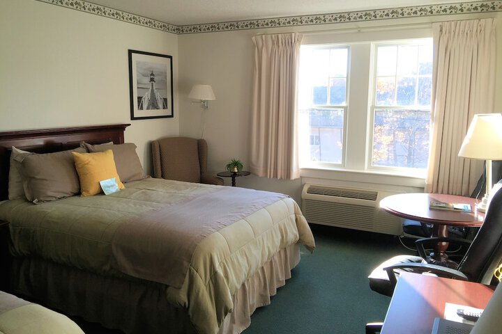 Camden Riverhouse Hotel