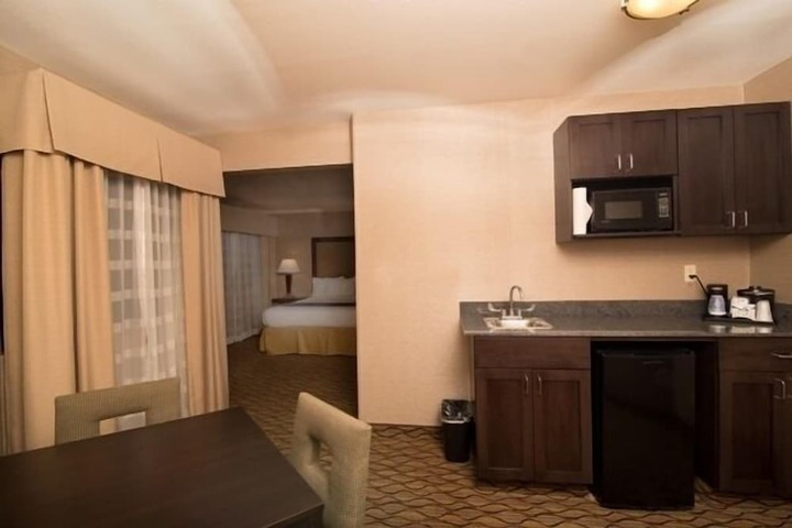 Room 26 of 39