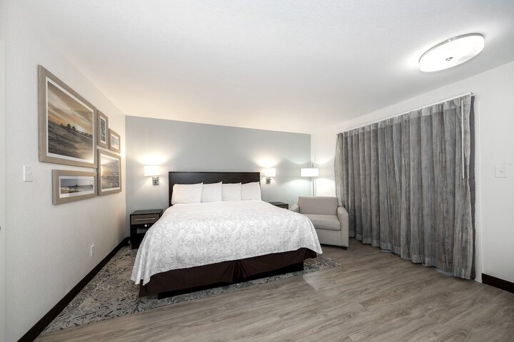 Room 33 of 74
