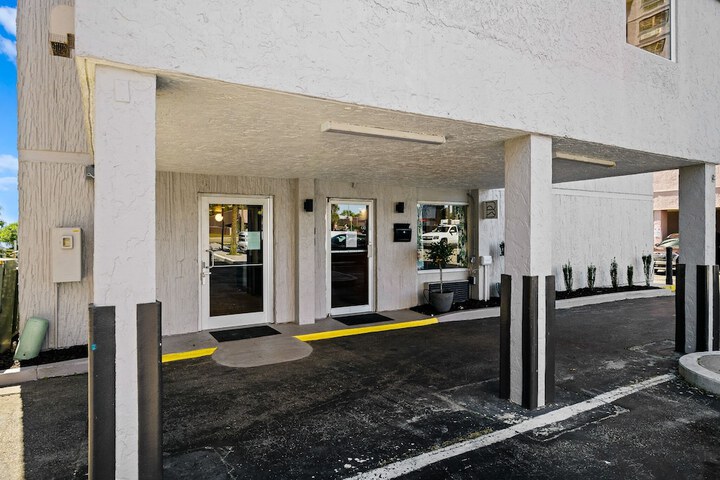 Hotel 8 of 77