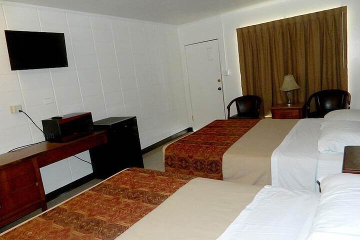 Room 4 of 9