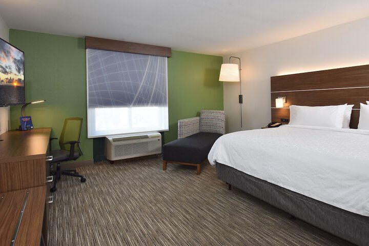Room 11 of 38