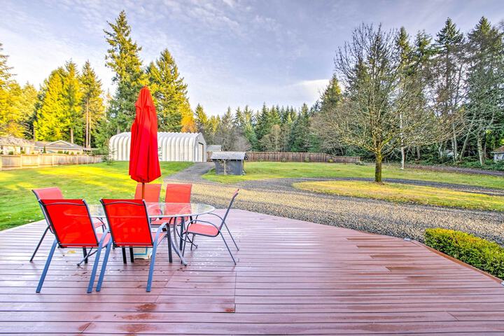 Peacock Hill Retreat on 1 Acre 1 Mi to Harbor