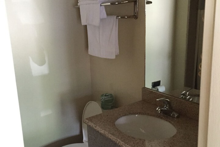 Room 8 of 11
