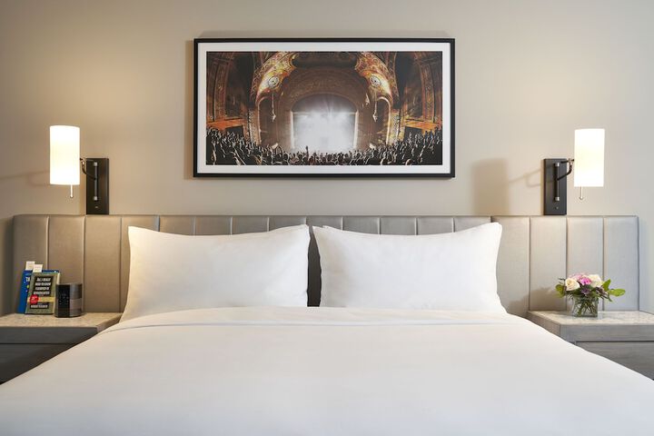 Room 27 of 60