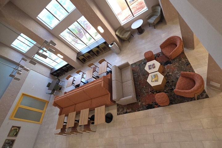 Hampton Inn & Suites Ontario