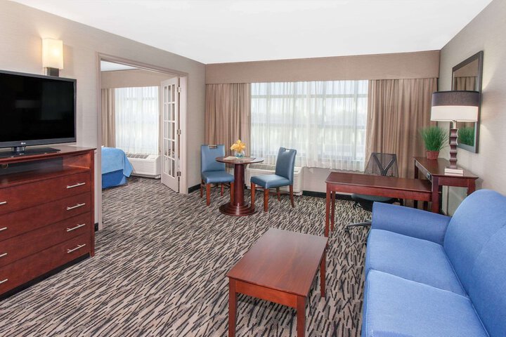 Wyndham Garden Elk Grove Village / OHare