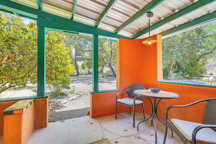 Casa Paloma Studio: Artsy & Airy w / Hot Tub Access