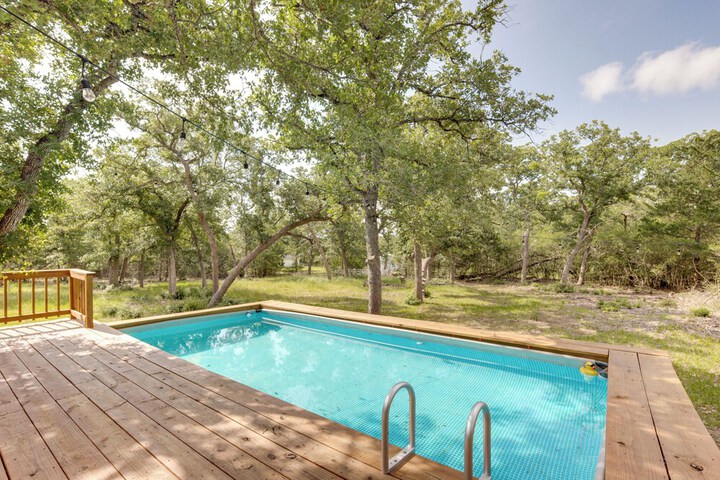 Somerville Cabin w / Private Pool!