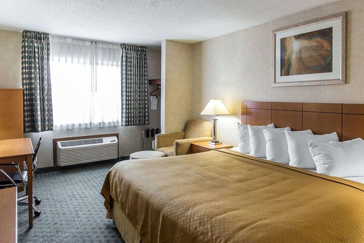 Quality Inn at Collins Road - Cedar Rapids