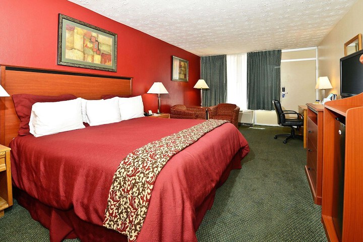 Room 27 of 37