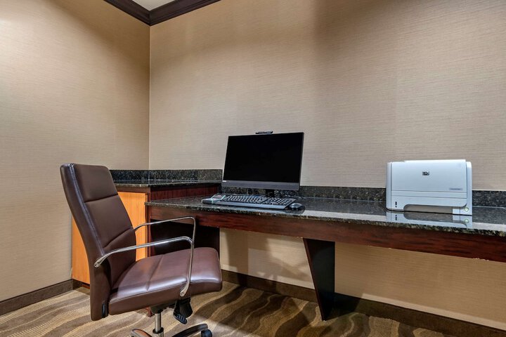 Business Center 40 of 41