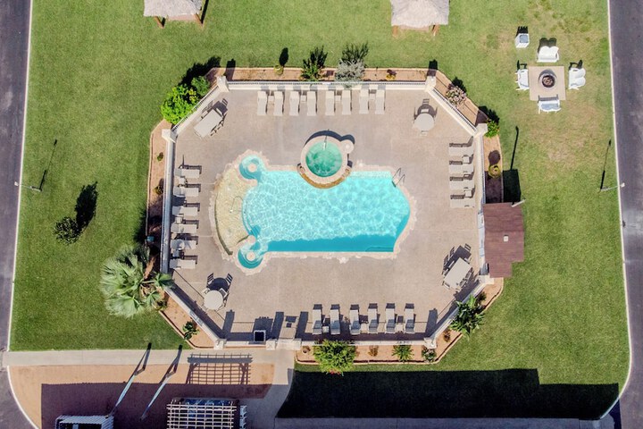 Shark Reef Resort Motel & Cottages