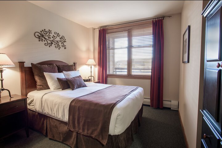 Zephyr Mountain Lodge
