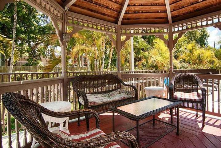 Sundeck 25 of 28