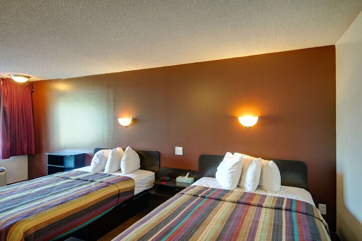 Room 16 of 25
