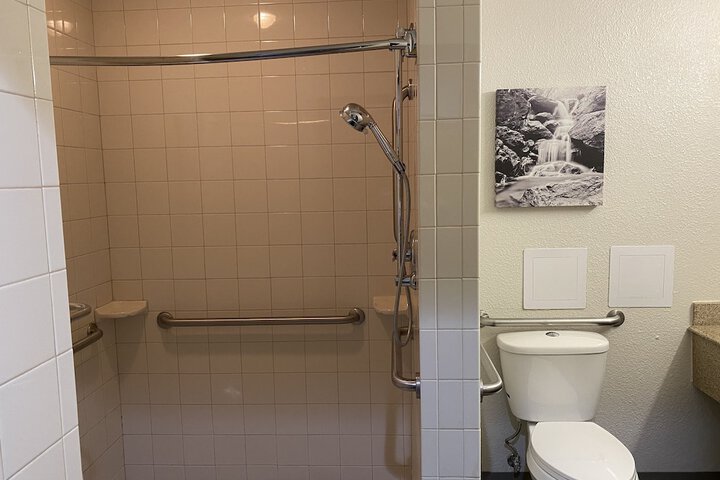 Room 4 of 9