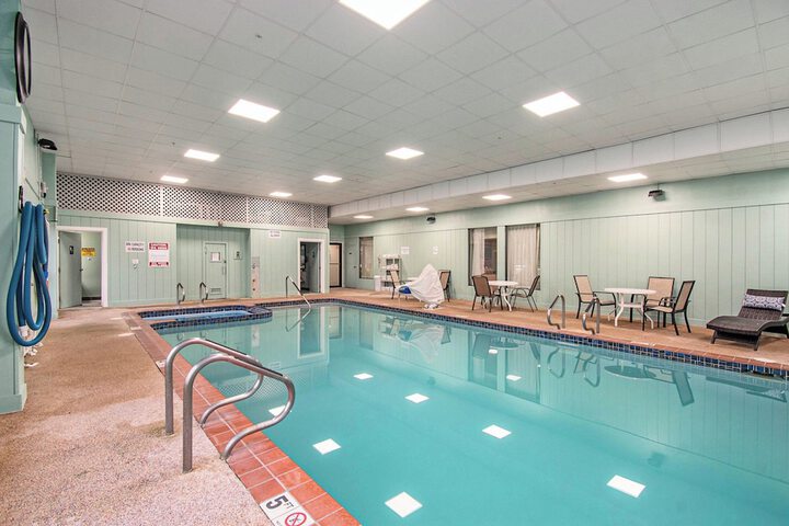 Days Inn & Suites by Wyndham Mt. Pleasant