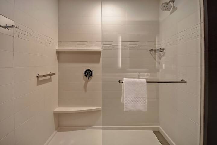 Room 15 of 32
