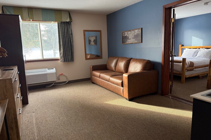 Nisswa Hotel and Suites