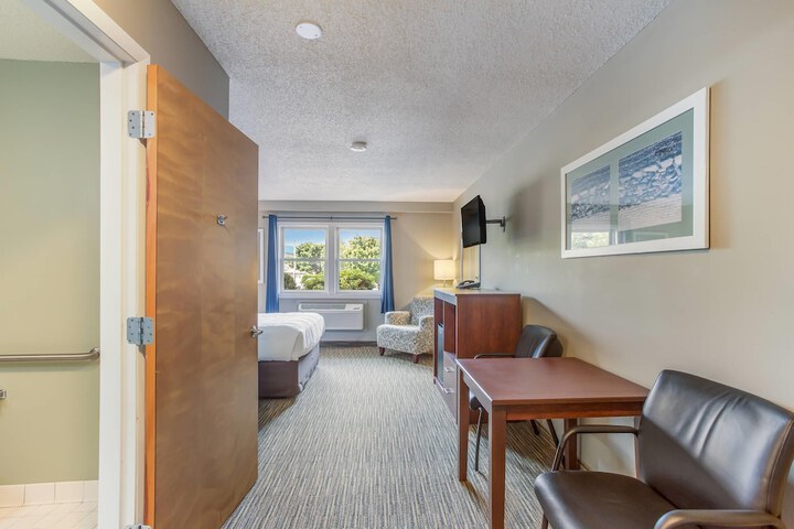 Quality Inn & Suites Gorham Riverside