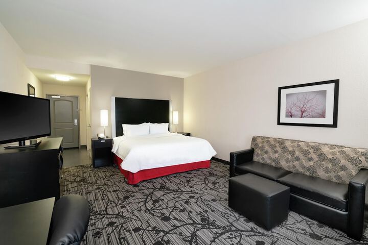 Hampton Inn & Suites Roanoke Airport