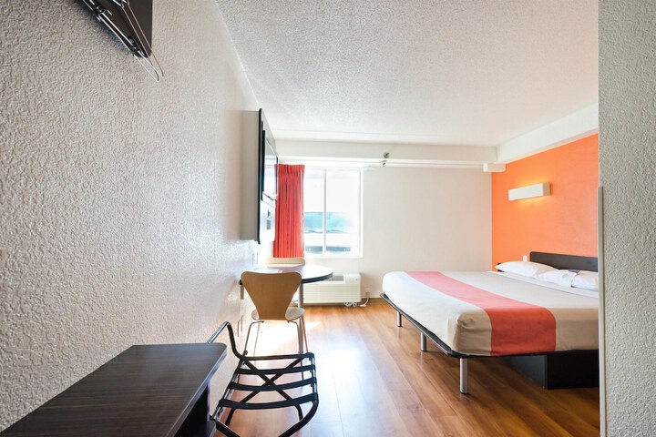 Room 15 of 34