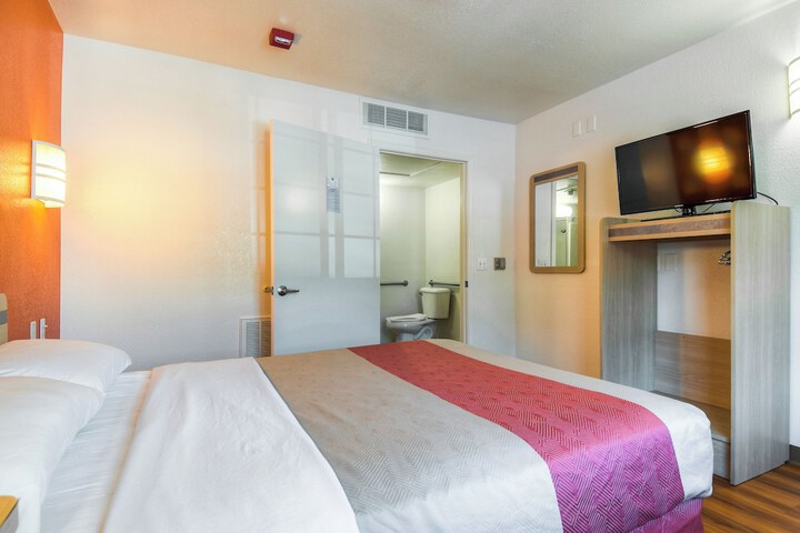 Motel 6 Pomona CA - Los Angeles