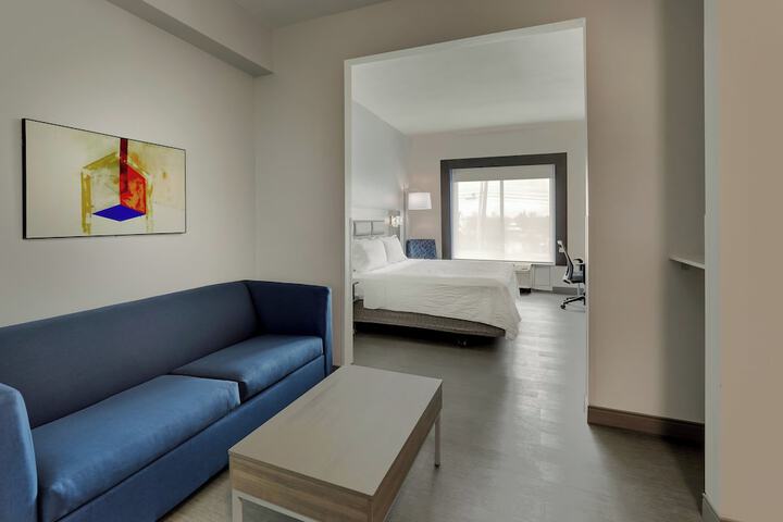 Room 32 of 50
