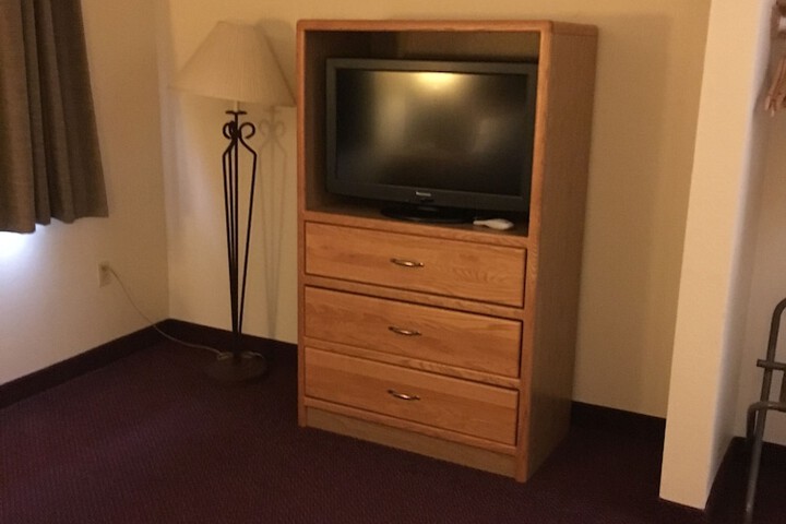 Moose Lake Lodge & Suites