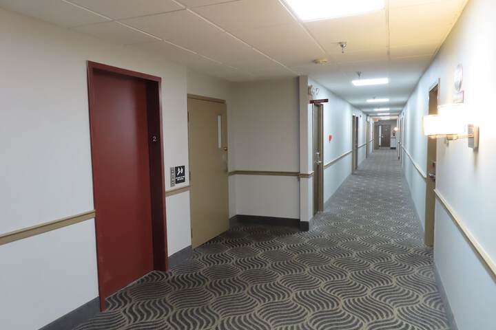Ballroom/Hall 71 of 76