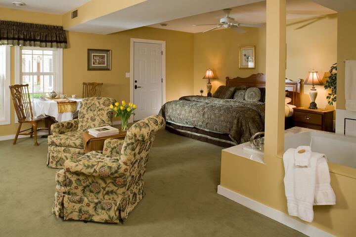 Goldmoor Inn