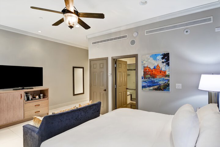The Cincinnatian Hotel Curio Collection by Hilton