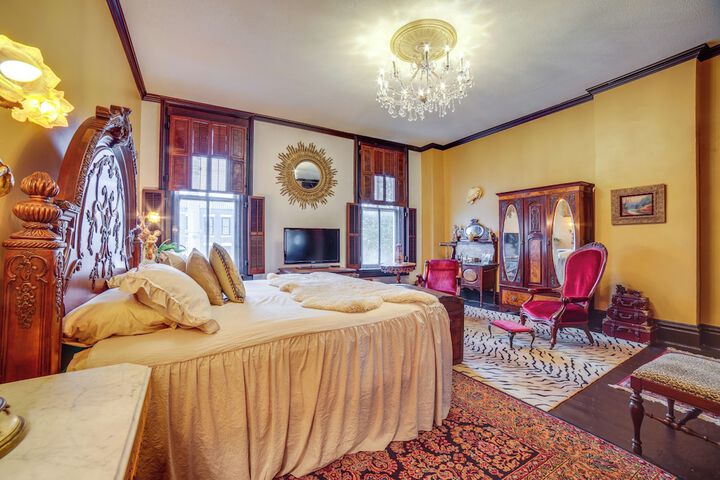 Vintage Apartment in Historic Downtown La Porte