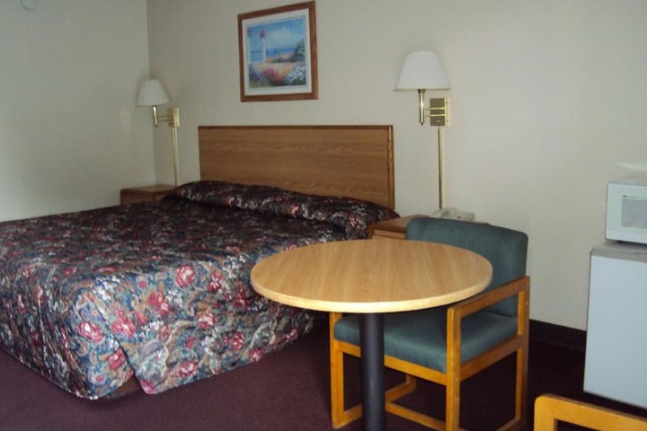 Room 10 of 14