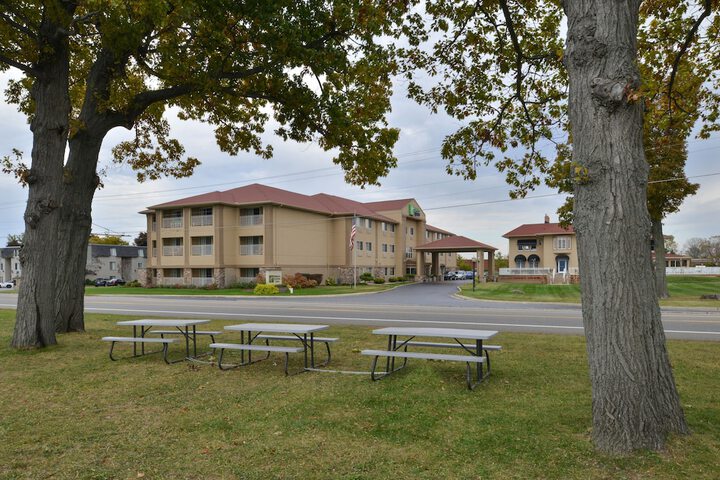Hotel 2 of 82